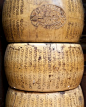 Parmesan cheese from the Reggio Emilia region of Italy（意大利干酪）