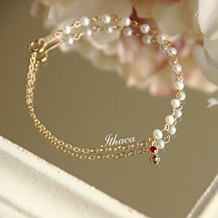 Maggiedeer采集到Pearl Bracelet