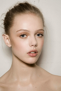 骑着猪的驴打滚采集到Frida Gustavsson