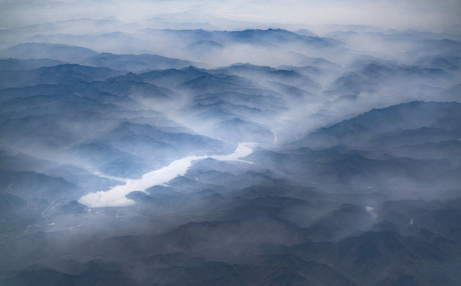 云端上的秦岭群山叠峦