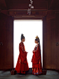 汉服婚纱照拍出了古偶剧的感觉，太绝了 : ：@南京小雅风尚婚纱摄影 〰️ 汉服婚纱照 拍的不仅仅是一组照片 更是我们对传统文化的传承与认同 凤冠霞帔 三书六礼 十里红妆 真的很让人向往呢 〰️ 汉族传统的中式嫁衣 经历了岁月的沉淀 散