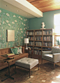 #书房#绿色的墙面搭配地面的原木色软装，恰似树叶与枝干的密语