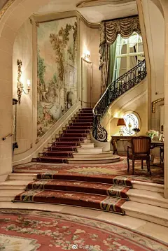 室内｜室内布置欣赏。
关键词：欧式、宫廷风、装修、室内布置、室内设计、装修灵感、复古室内。
图源：Pin站。
圈组织：#文化宅生活图鉴# @微博收藏 ​​​​