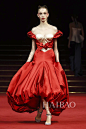 现实主义“糖衣炮弹”！Alexis Mabille 2018春夏高级定制秀，海报网带你亲临2018春夏高定时装周