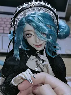 新的穿戴甲到了，老奴这就来给女明星戴