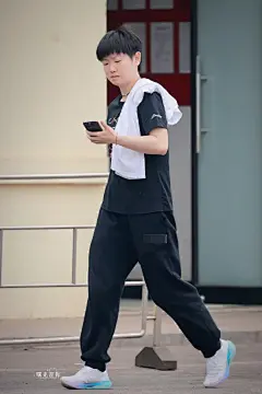 你以为亮点是第一张出圈的表情包？ 请你再看看我们宝宝脖子上的玉佛 cr logo - 小红书