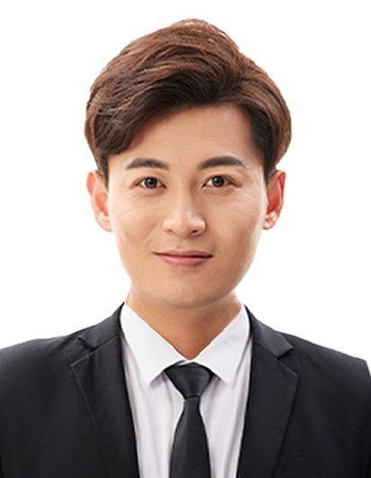 小两寸证件照白底西装男士可抠图换头