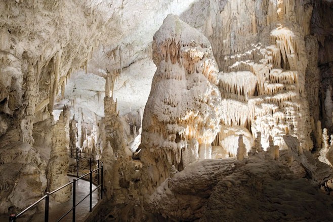 全球最美的27个洞穴 宛若外星空间<br...