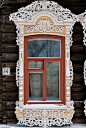 The detail in this window is so beautiful | Houses........,front door…