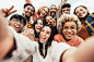 其中包括图片：Group Photography: Tips and Tricks