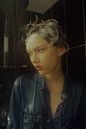 flamingo, Sofia, la douche : Photography: Marta Bevacqua; Model: Sofia Steinberg @ Ford