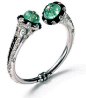 珠宝｜1920年Art Deco装饰艺术早期珠宝欣赏。对于几何与对比色色的执着，使这一时期的珠宝在依旧热衷于钻石的同时，对红珊瑚，翡翠/玉（对玉的爱源于中国文化的影响），蓝宝石与黑玛瑙大为运用。黑红白，绿蓝白，这两个配色基乎是这个时期珠宝给人唯一的色彩印象。