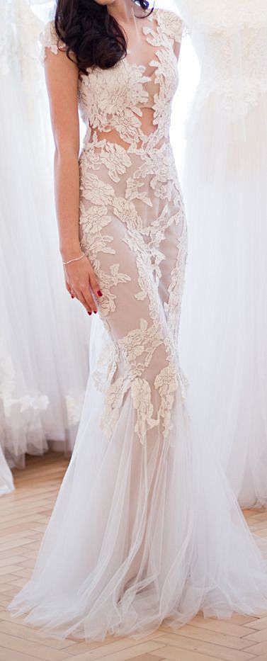 lace wedding gown ne...