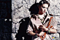 [2012早春PRADA珠宝大片 - 珠宝网 - www.zhubao.com] PRADA(普拉达)就在营收丰厚之下进军珠宝首饰的市场，不走CHANEL或是DIOR的高贵路线，订起大众们觉得稍嫌奢侈的价位，而且还找来了法国演员Léa Seydoux来拍摄2012年早春系列服装时，顺便一起搭配自家珠宝系列，预计最快在11月中旬时就会上市。