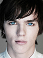 Nicholas Hoult  哇 眼睛好蓝 #欧美# #型男#