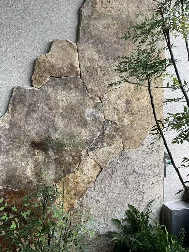 别致的石皮景墙