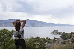 快乐的少妇向山和海问好