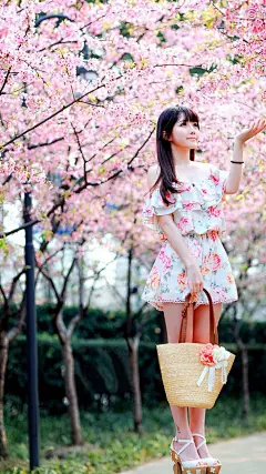 粉色甜美少女手机高清壁纸下载_美女壁纸_手机壁纸_主题之家下载站