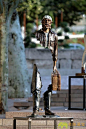 国外广场青铜景观——“消失中的雕塑”