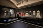 Christian Dior: Designer of Dreams - Shanghai : Lightemotion est une équipe de consultants en conception lumière inspirée par la conviction que la mise en lumière a le pouvoir et le devoir d’enrichir l’expérience humaine. Nous sommes des pionniers, des cr