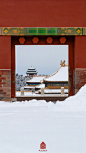 红墙白雪琉璃瓦
