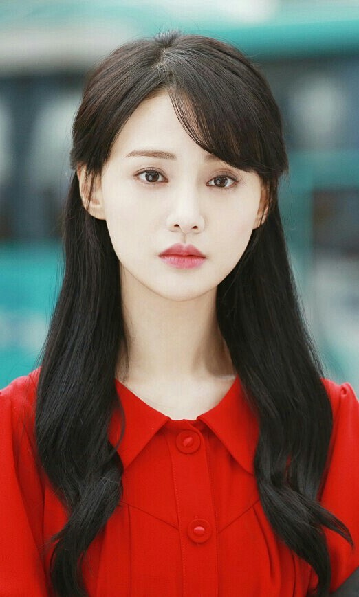 《微微一笑很倾城》微微这一袭红裙可谓是眼.