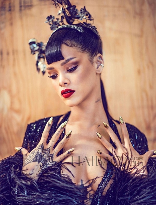 Rihanna登《Harper's Ba...