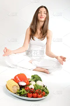 白色,垂直画幅,美,体型,生食,健康,西红柿,仅成年人,活力,青年人