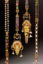 Cartier 天堂鸟胸针、Van Cleef & Arpels 希腊十字架项链 ​​​​