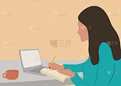 在线教育的概念。小女孩用笔记本电脑上课和写笔记。