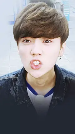 鹿晗 M鹿M exo 微博截图 高清 明星小鲜肉 美男 美图 人物壁纸 组图 狍狍帅帅哒 怀挺怀挺 出处见logo