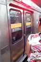 发生在巴西圣保罗地铁上的一幕，这个世界上好人还是蛮多的嘛......哈哈哈哈哈哈哈（转）