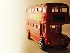 怀旧玩具汽车模型摄影桌面壁纸 1024x768