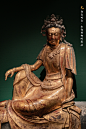 自在观音
元代（1271年—1368年）
太原市东岗村妙觉寺原藏
@山西博物院 藏

该造像通体贴金，髮式前后分髻，胸佩璎珞，肩披长巾，腰束抱腹，下着长裙，随体起伏，右臂搁在屈起的右膝上，左手扶撑在座上，盘腿而坐，神情恬静，自在安详，为元塑之精品。 ​​​