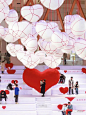 《爱，无解》情人节限定展览

该展出自意大利艺术家MLB之手，运用绳索ES艺术，将纯白爱心用红绳捆绑。60颗纯白爱心，16颗红色爱心，23颗隐藏爱心，一共99颗爱心装置。