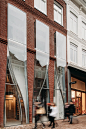 P.C.Hoofstraat商店玻璃外立面改造 / UNstudio
The Looking Glass / UNStudio
阿姆斯特丹, 荷兰
Amsterdam, Netherlands