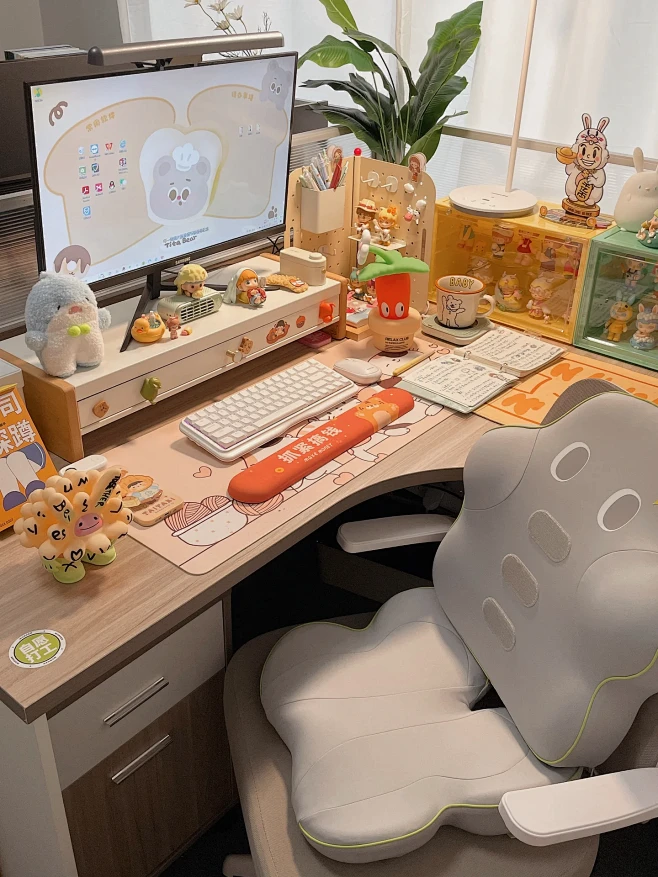 直接抄作业☑️｜少女心办公桌布置思路-花瓣网