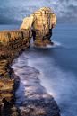 讲坛石波特兰赛特，侏罗纪海岸，英国
Pulpit Rock Portland Dorset, Jurassic coast, England