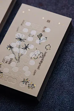 ino lai 一球 : 插畫家 ino lai 一球的名片