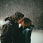 想给你一个雪中的吻 一起吻到白头