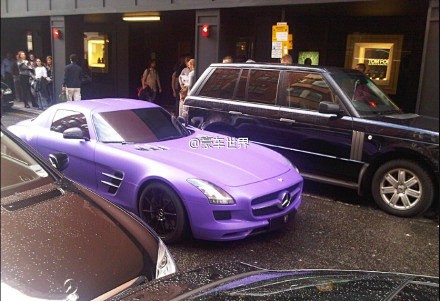 豪车世界：哑光紫奔驰SLS AMG跑车....