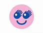 这个logo是为一个创立于2017年的韩国手作玩偶协会“Dusoneui Haengbok”设计的。“Dusoneui Haengbok”在韩语中意思是手中的幸福。为了表达手作玩偶的乐趣，这个logo被设计成一个笑脸玩偶的样子，玩偶的眼睛是手掌的形状。这个玩偶也是由该协会制作的，名字叫做“Kyutidol”。