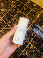 【2019-07-08】sofina苏菲娜防晒霜/蓝小花/30ml/SPF50 ，目前用下来最喜欢的防晒霜，不假白，不搓泥，不拔干，轻薄，作为日常仿晒可以说是完美。在试用其他品牌防晒的同时又屯了3瓶，也是真爱了。