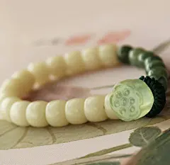 中秋节，团圆节。马上就要见到爸爸妈妈啦，总不能空手而归吧！就怕买到又贵又不实用的东东，便宜的东东又怕有风险，肿么办好捏？木有关系，小礼君也想了许久这个问题，到底怎么样的礼物又实用又不会太贵或者太便宜，现在就让智慧与美貌并存的小礼君为你们解答这个问题吧，一定要存好啦！HOHOHO~（答案是：往下看↓↓↓）

送额娘这些，等于“免死金牌”
女人，天生都漂亮。老妈当然也不意外啦！只要礼物是能让老妈变得越来越美腻的东东，准没有错的，只要老妈开心了，平时也会少挨骂一些了。哈哈哈哈~