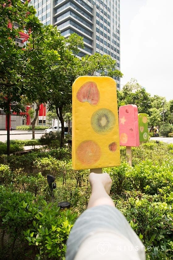 水果事装置艺术哦除此之外还有非常解暑的冰棒说装置艺术热融的水果