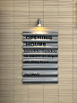 其中可能包括：an open hours sign hanging from the side of a wall next to a light fixture