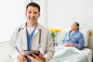 人,沟通,技术,健康保健,室内_508483803_Caucasian doctor using digital tablet in hospital_创意图片_Getty Images China