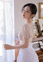 白皙粉嫩美腿少女居家唯美

