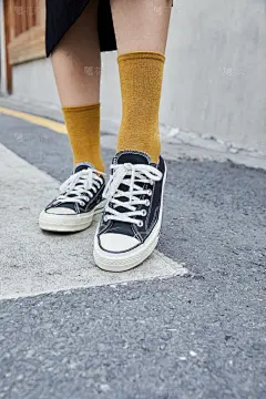 服饰系列写实多种彩色长袜堆堆袜穿搭展示