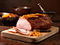 食品,桌子,影棚拍摄,室内,晚餐_525389197_Christmas dinner. Orange marmalade gammon on wooden chopping board_创意图片_Getty Images China